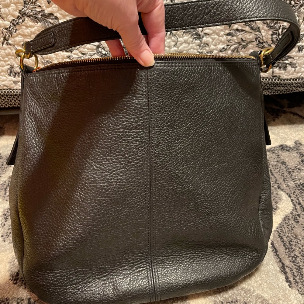 FOSSIL Women’s Jolie Black Leather Structured Hobo Bag without strap